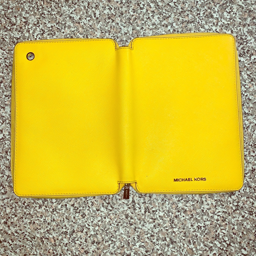 Micheal Kors Tablet Case🎉